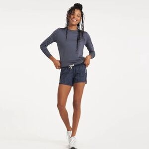 Vuori Women's Long Sleeve Tee - dark blue